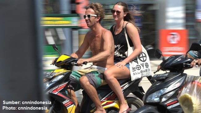 kecelakaan lalulintas turis asing